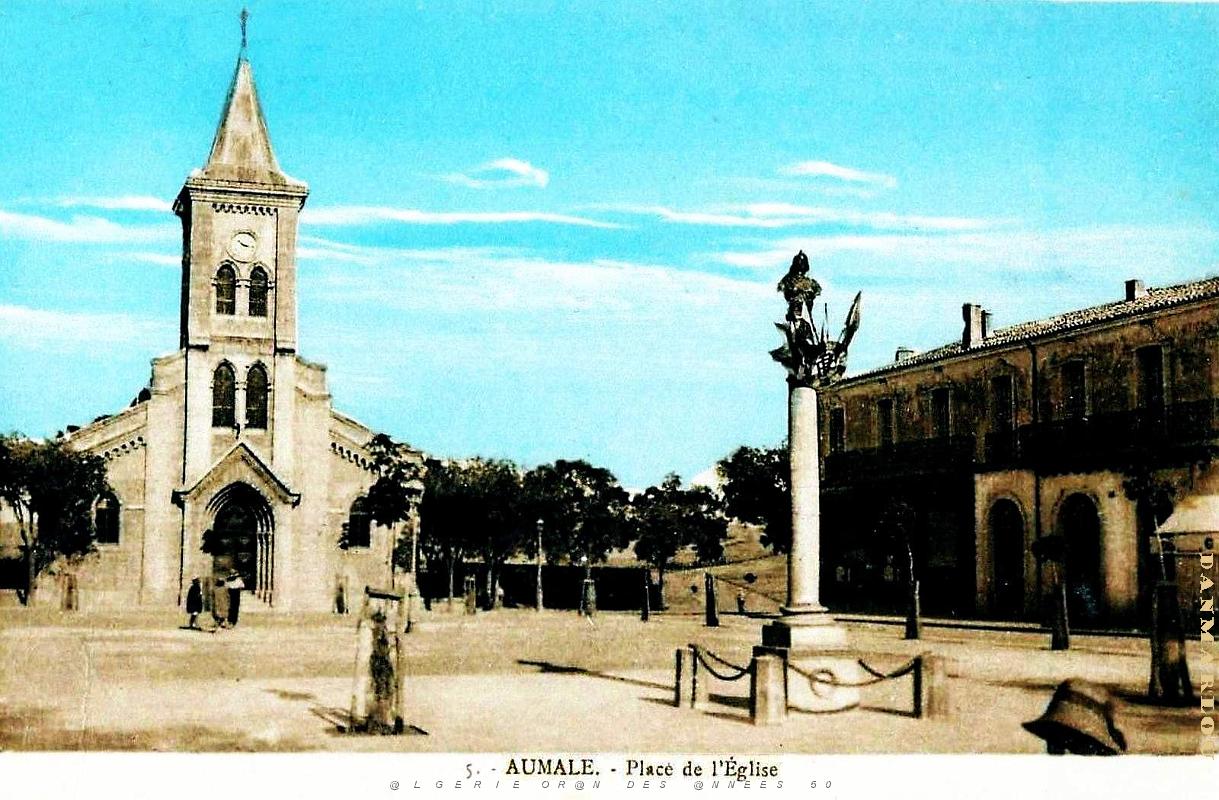 Aumale - Place de l'eglise.jpg